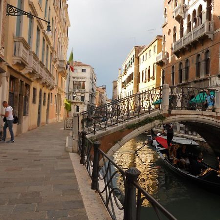 Ca Della Musica Venezia Santa Croce Lägenhet Exteriör bild